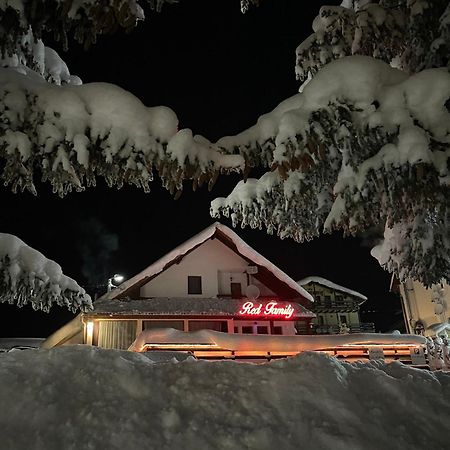 Red Family Apartments Пелтініш Екстер'єр фото