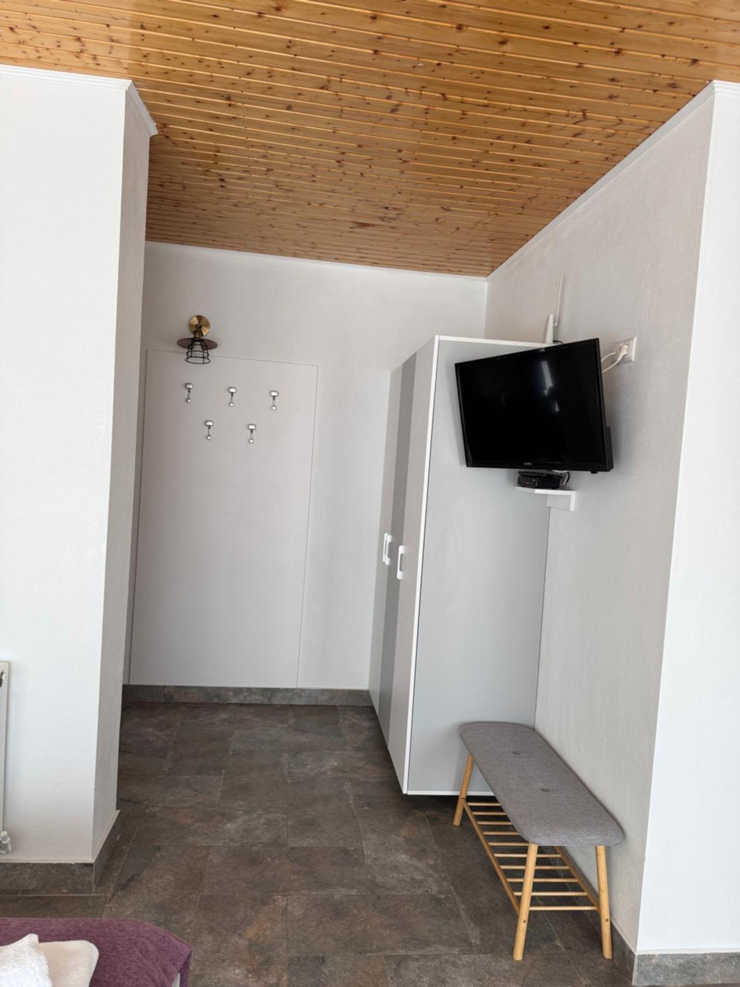 Red Family Apartments Пелтініш Номер фото