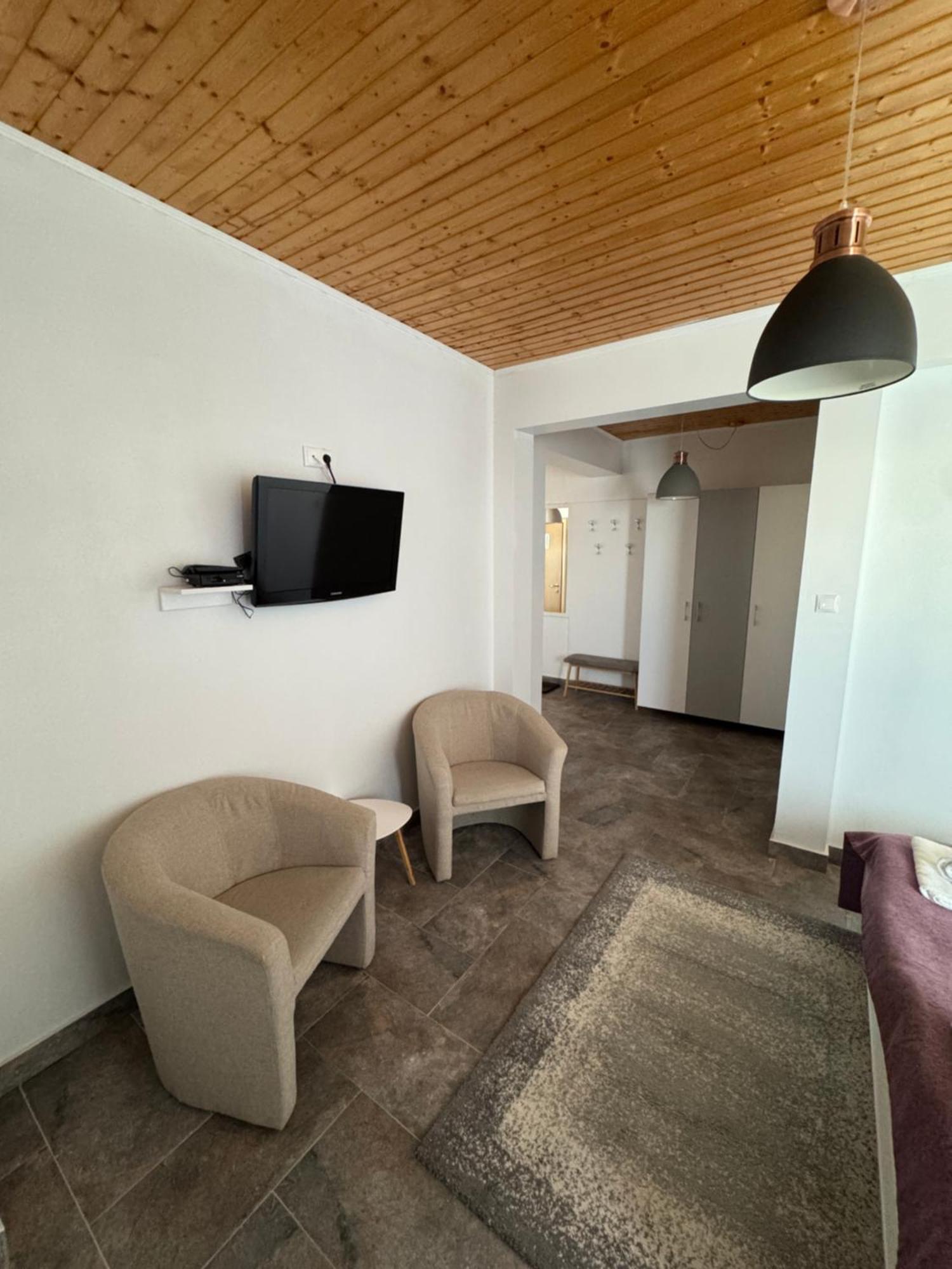 Red Family Apartments Пелтініш Номер фото
